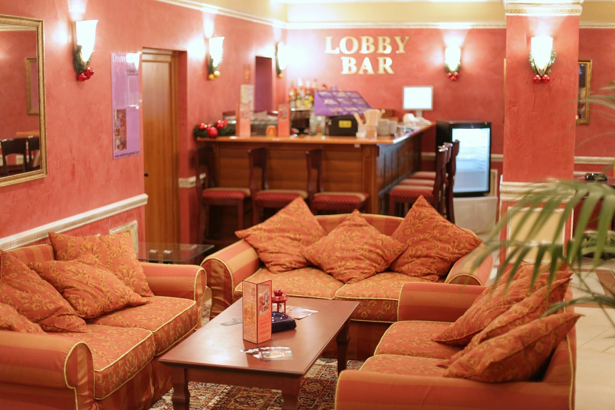 Grand Monastery Hotel Apartments パンポロボ エクステリア 写真